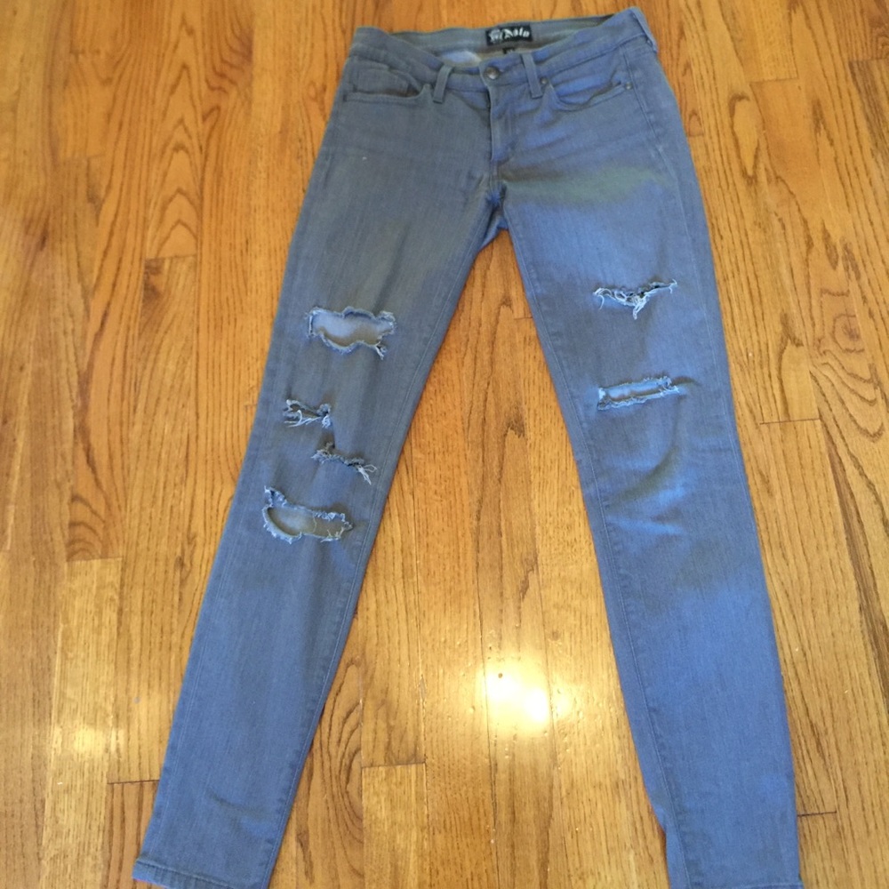 Light grey stretch Jean with zipper at ankles