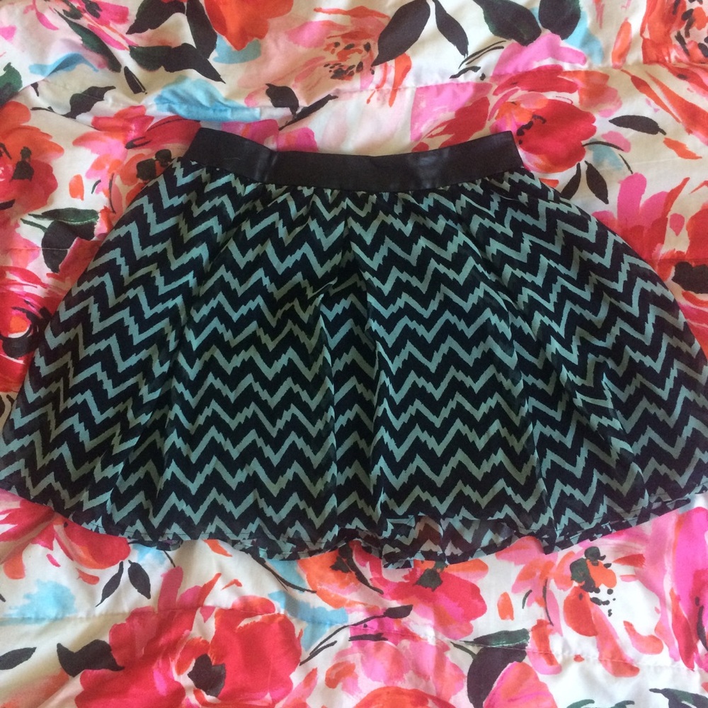 MOVING SALE BCBGeneration Chevron Mini Skirt
