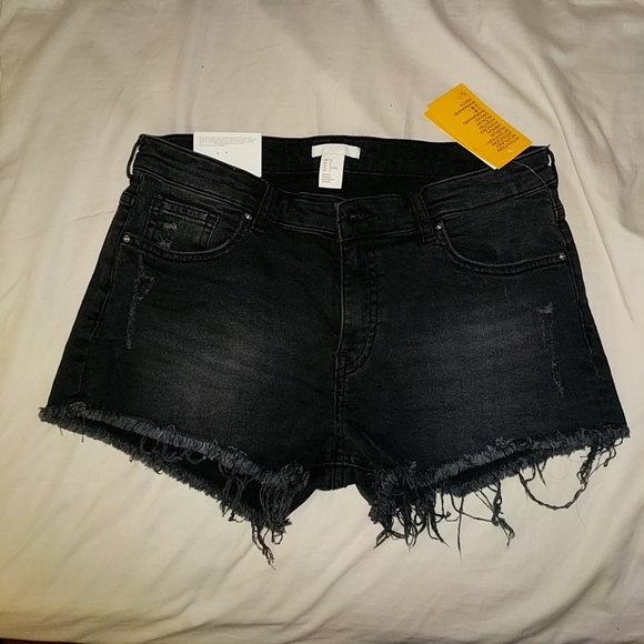 H&M Pants - Distressed black high waisted shorts