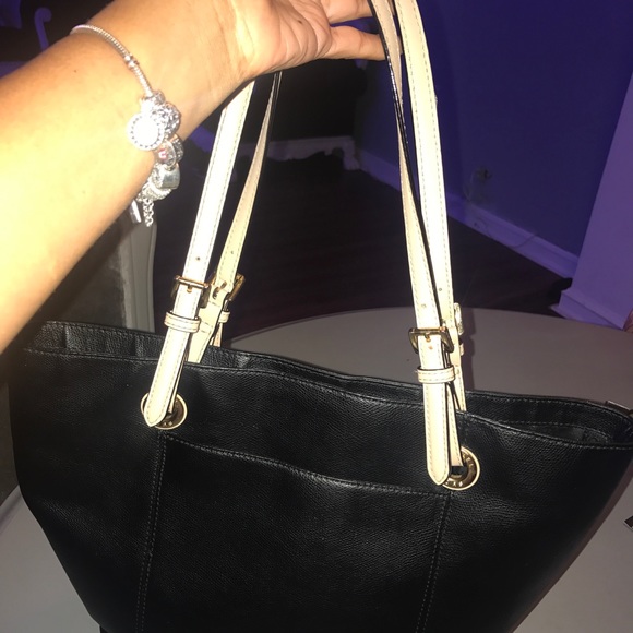 Authentic Michael kors bag - Picture 3 of 5