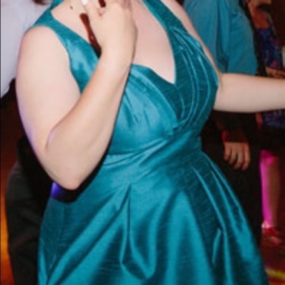 Alfred Sung D702 "Niagara" size 22W - Picture 6 of 7