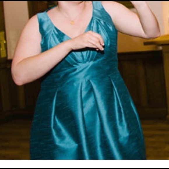 Alfred Sung D702 "Niagara" size 22W - Picture 7 of 7