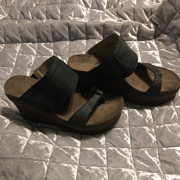 OTBT Wedges - Picture 2 of 3