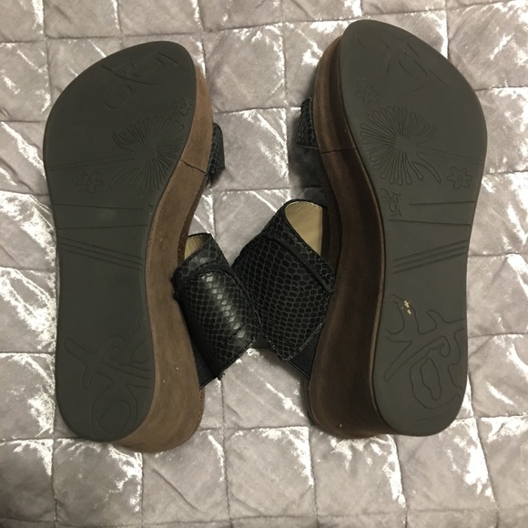 OTBT Wedges - Picture 3 of 3