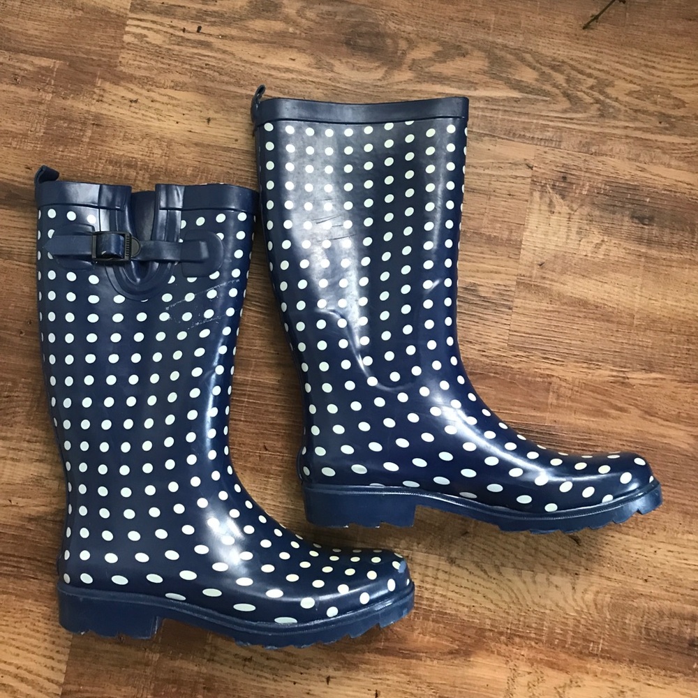 Polka dot rain boots!