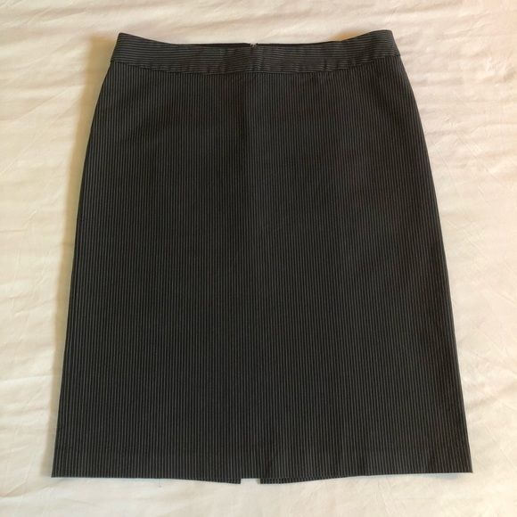 Pin striped pencil skirt - Picture 1 of 3