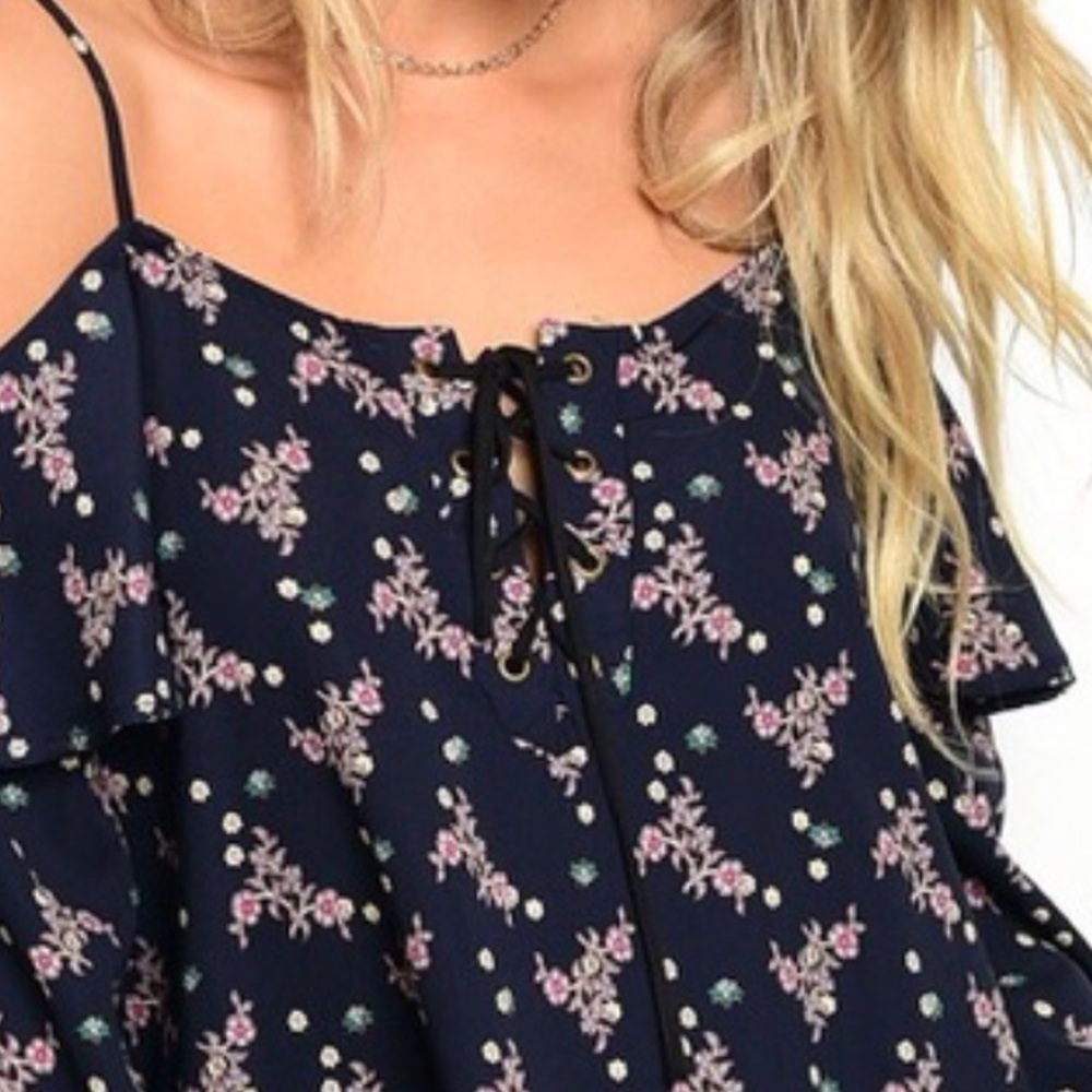 LAST 1 💕Navy Ruffle detail Bell Sleeve floral top - Picture 3 of 3