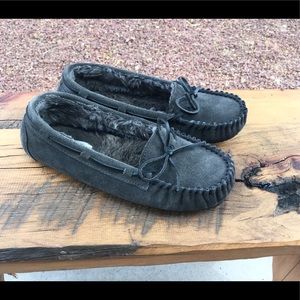 Minnetonka Fur Lined Moccasins Like New 🖤