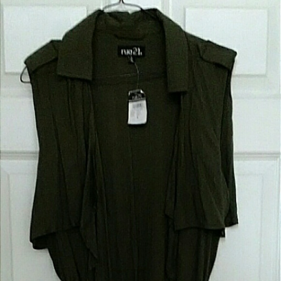 Sleeveless Military Style Duster - Picture 2 of 4