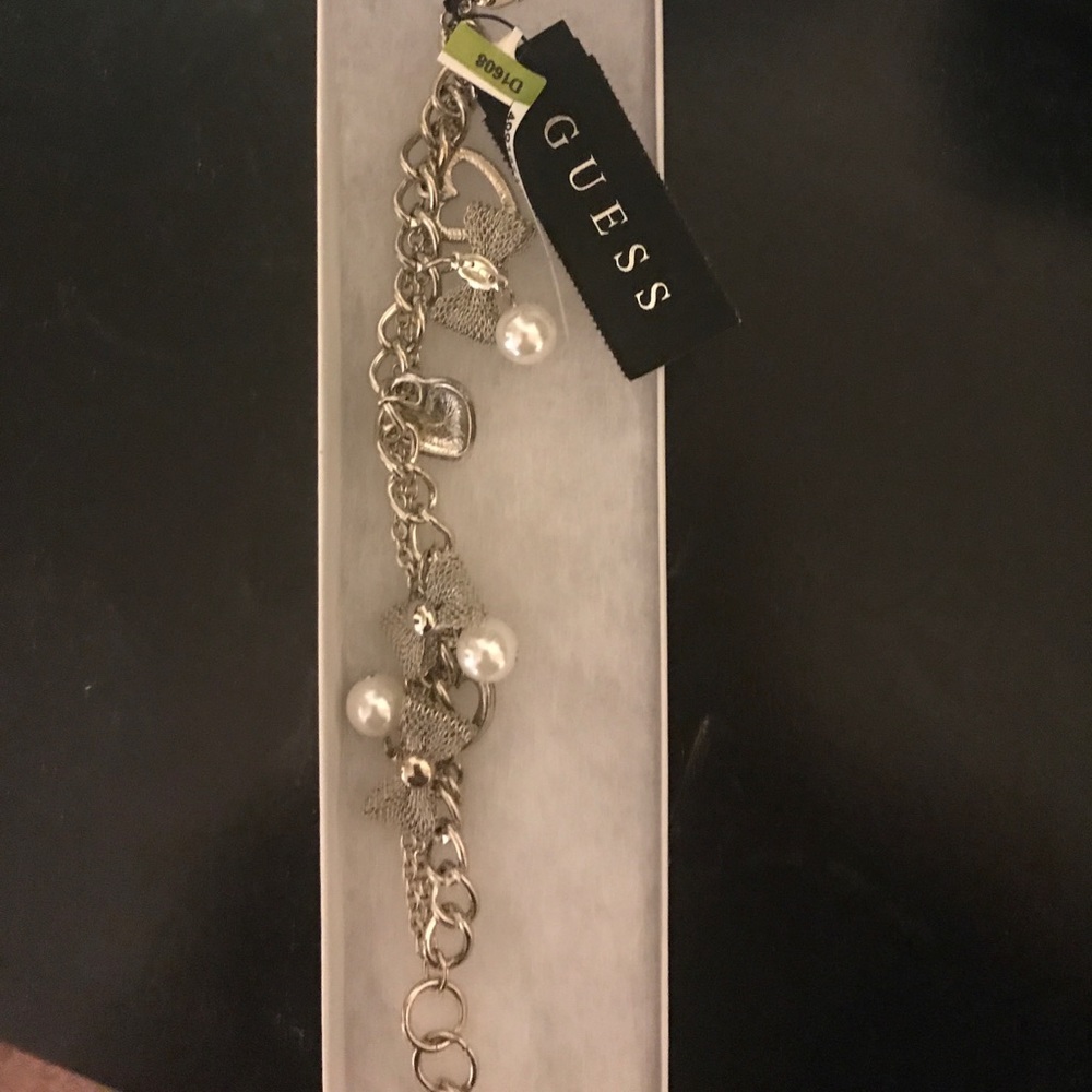 ❤️ Guess charm bracelet
