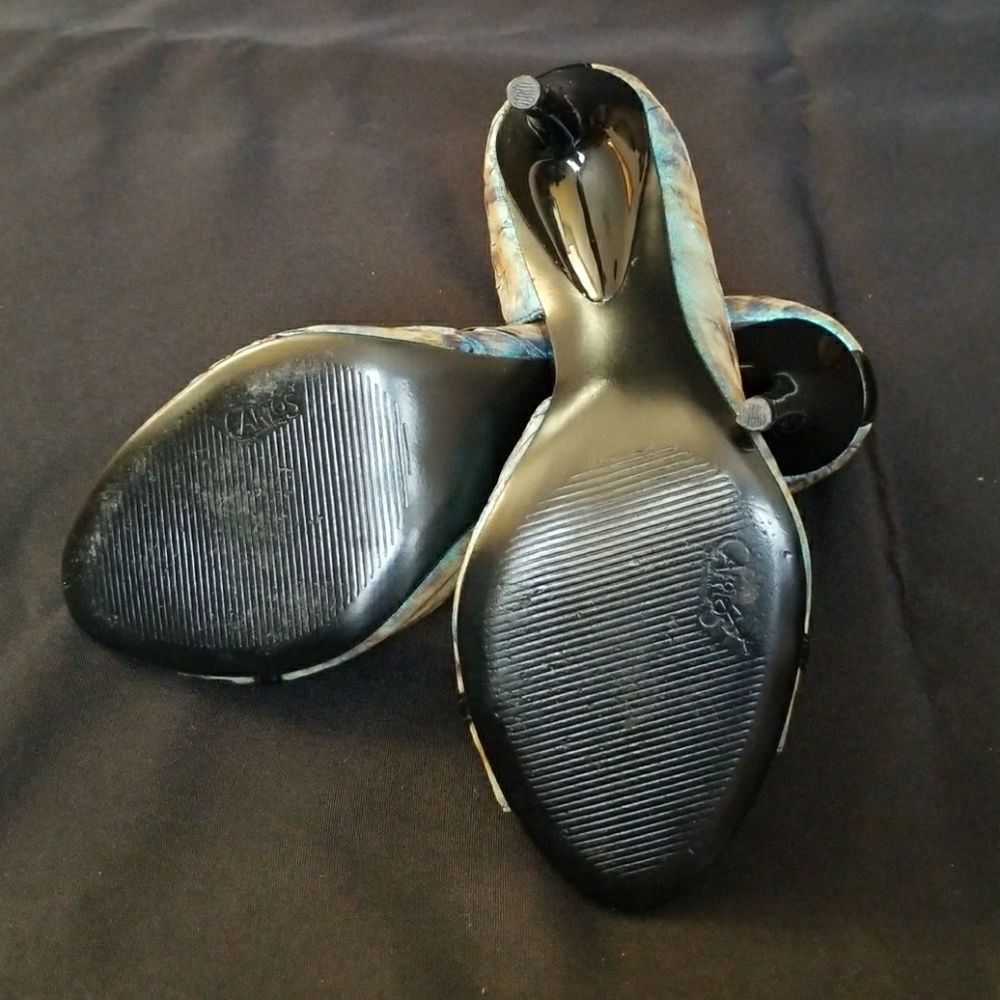 Carlos Santana Iridescent Heels - Picture 5 of 5