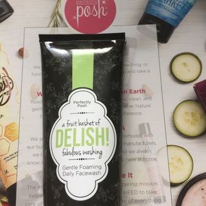 Perfectly Posh Delish! Face Wash