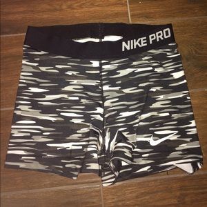 nike pro shorts size M