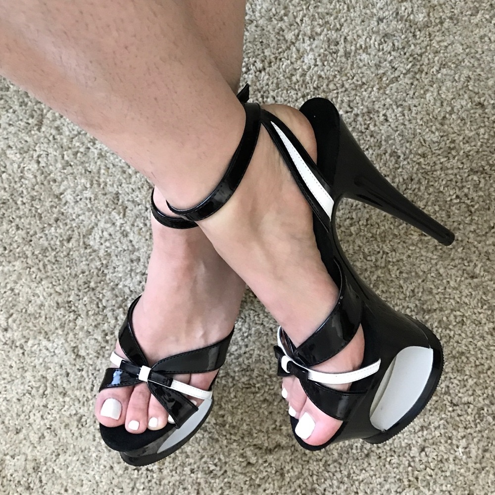 Pleaser Moon 728 Black/White 6” platforms