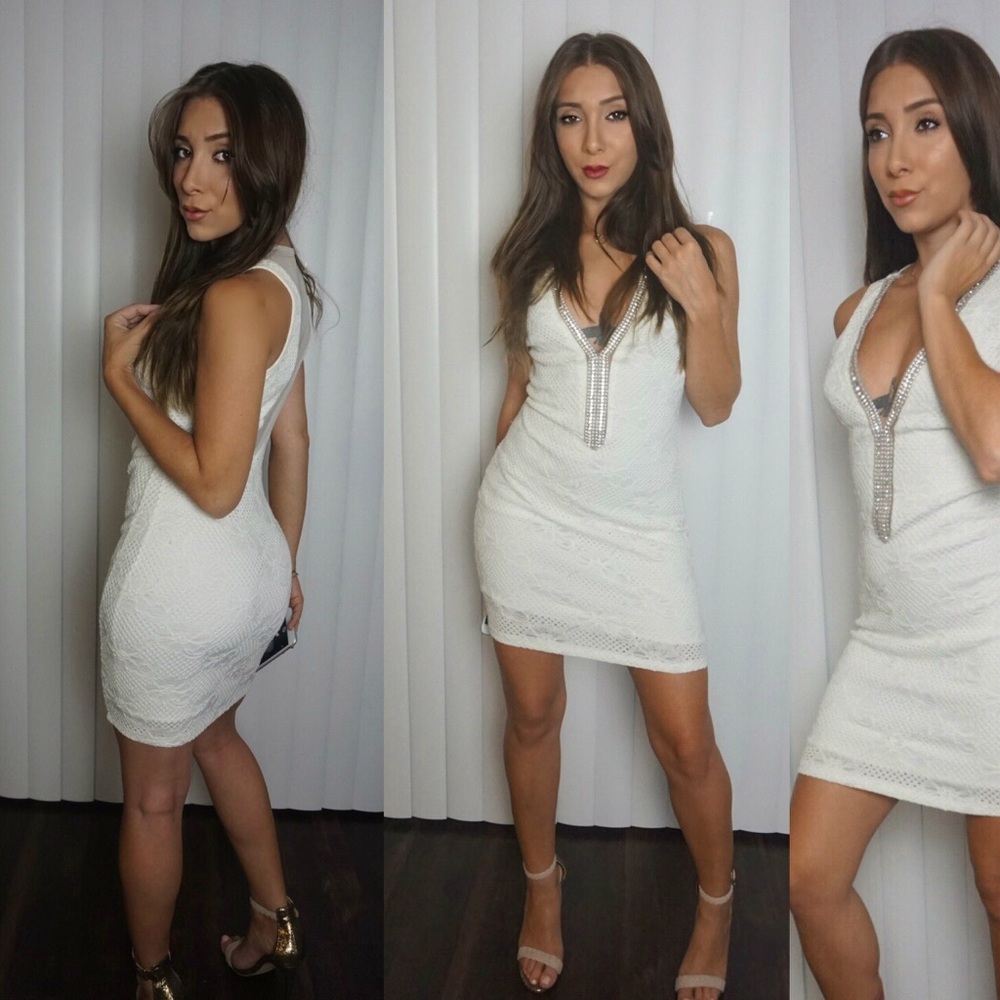 White dress SZ : SMALL