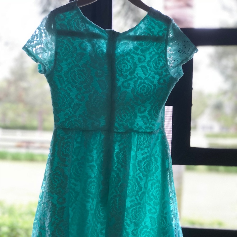 This is tight at the top then flowy at the bottom.