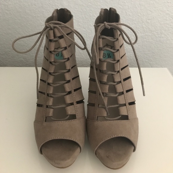Suede nude lace up heels - Picture 2 of 3