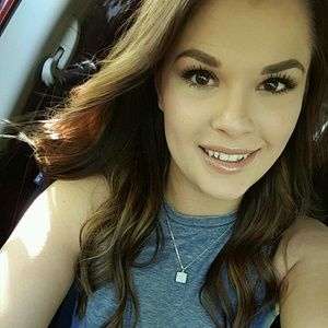 Meet your Posher, Cortney