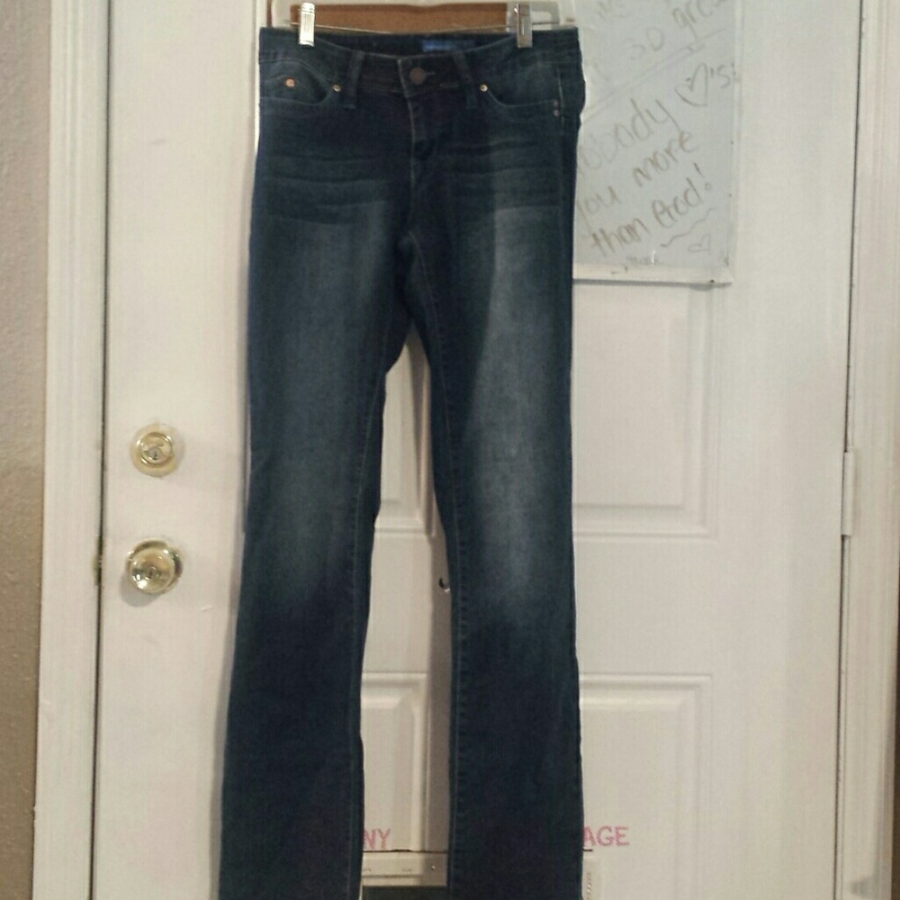 Mid rise medium blue jeans