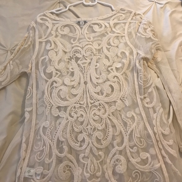 Perfect condition lace blouse - Picture 2 of 4