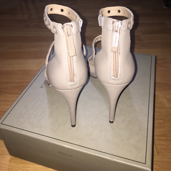 BCBGMAXAZRIA heels - Picture 3 of 6