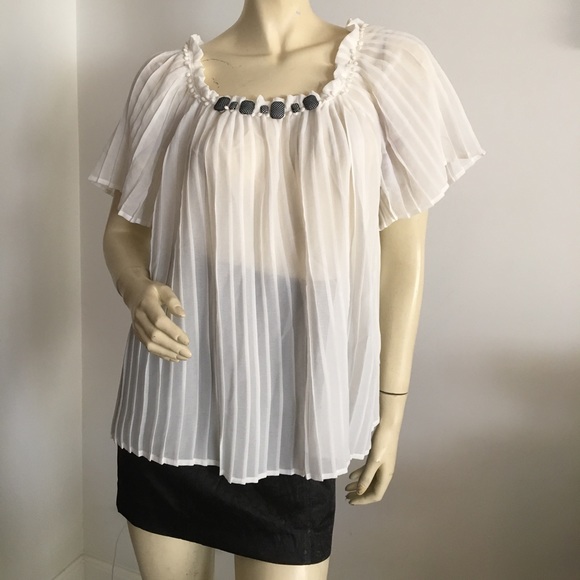 🔴White Pleated flutter sleeve top Beaded neck - Picture 1 of 6