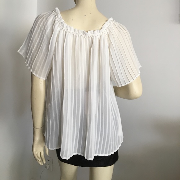 🔴White Pleated flutter sleeve top Beaded neck - Picture 3 of 6