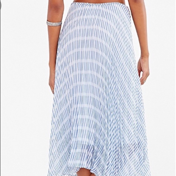 SOLD🚫BB Dakota Poppy Field Pleated Skirt - Picture 6 of 7