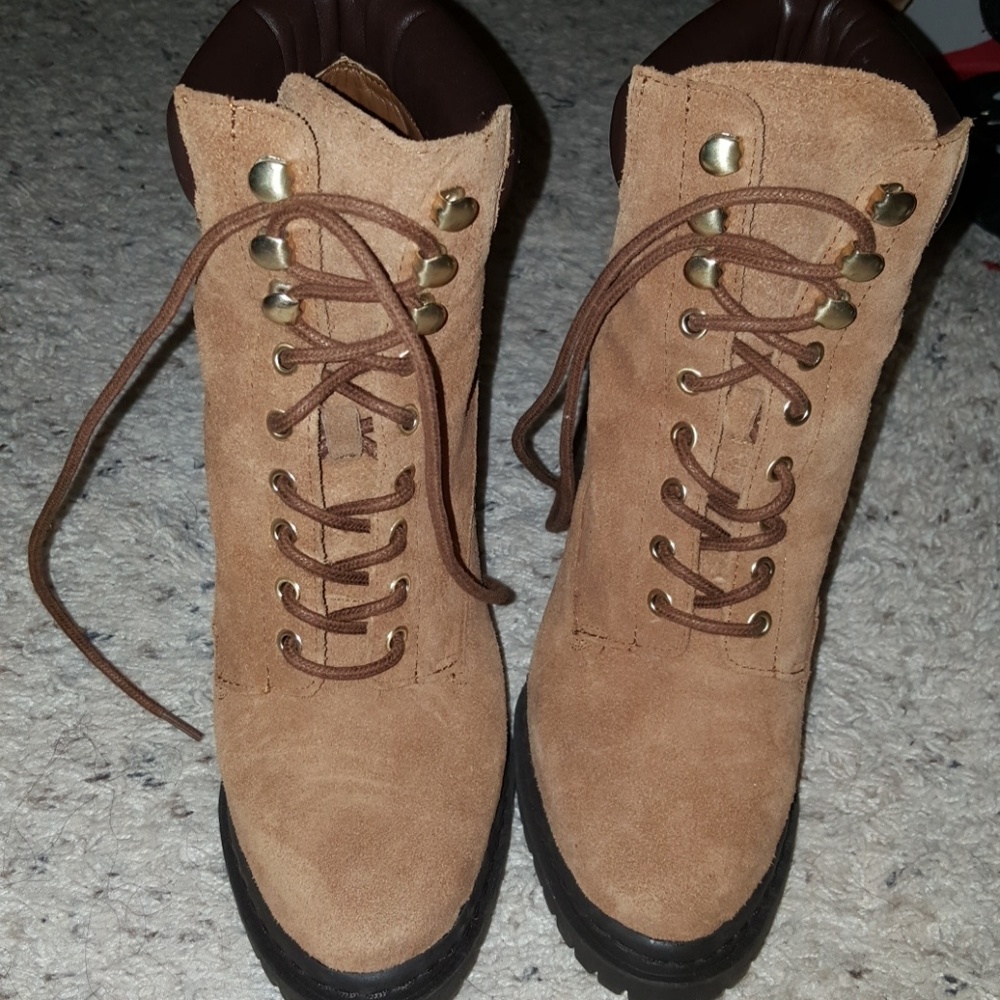 BCBG boots