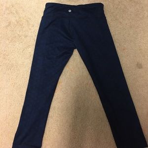 Lululemon mid rise Crops