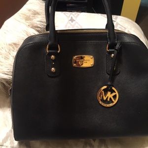 BLACK MICHAEL KORS SATCHEL✨✨