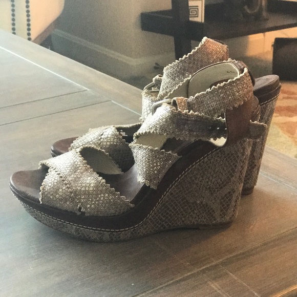Stuart Weitzman snake print wedge 💎👡 - Picture 2 of 4
