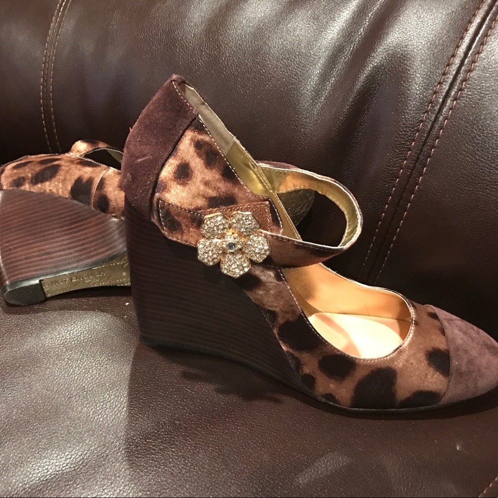 (23)  New never worn without the box.