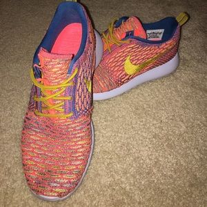 Nike Flyknit Roshe Multicolor (runs a size big)