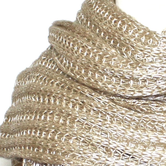 CLEARANCE**HP*NWOT—Shimmering Creme Scarf—$ FIRM - Picture 4 of 7