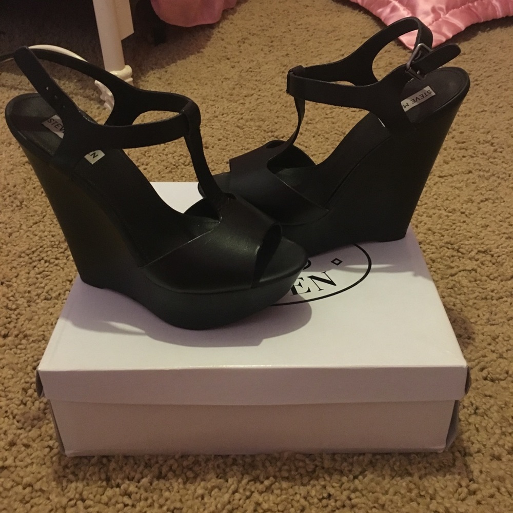 Steve Madden black leather wedges