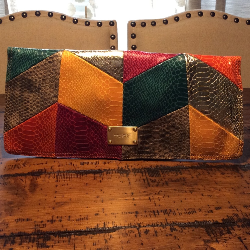 💕Radiant NineWest Clutch!💕