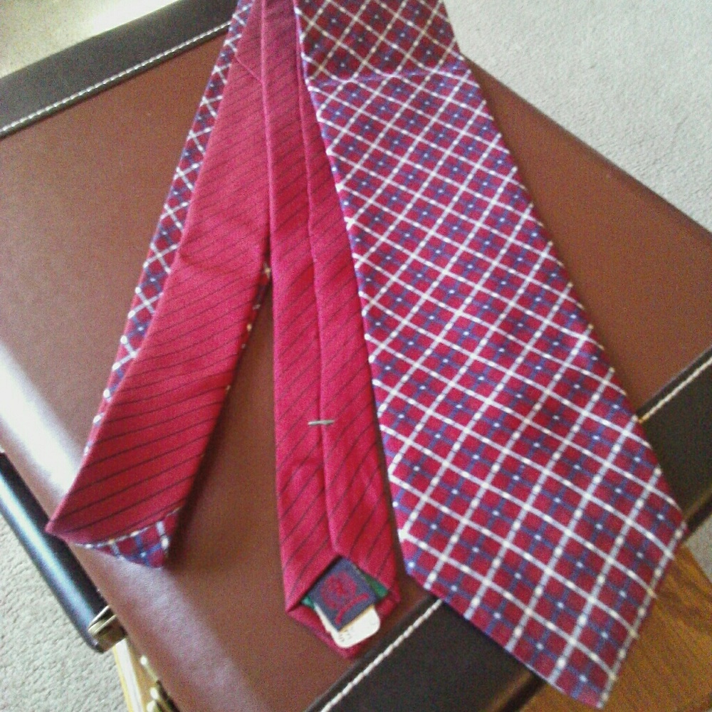 🌺 🎉HOST PICK🎉 NWT Tommy Hilfiger Red/Navy Silk Tie