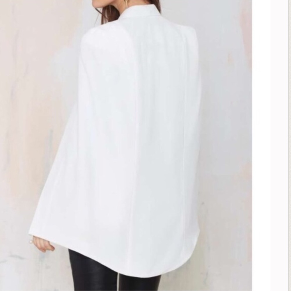 1️⃣8️⃣ ivory cape - Picture 2 of 4