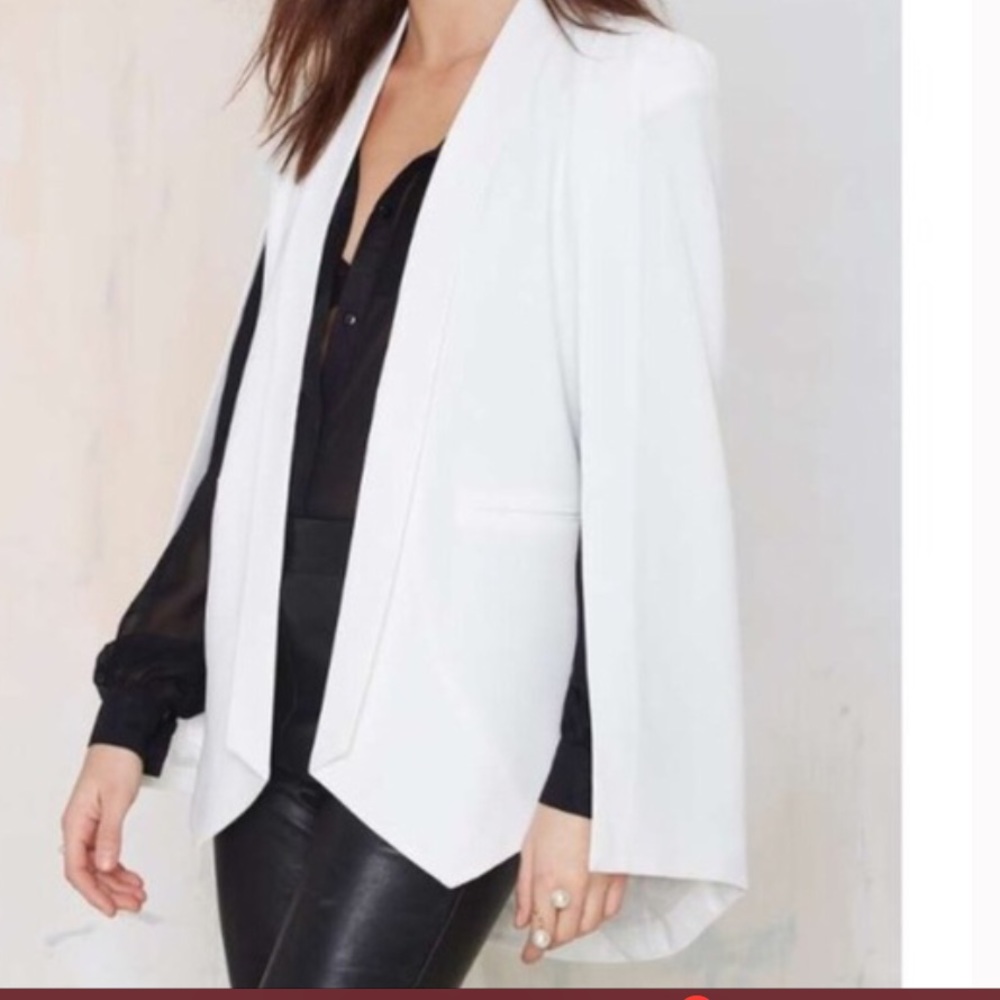 1️⃣8️⃣ ivory cape - Picture 3 of 4