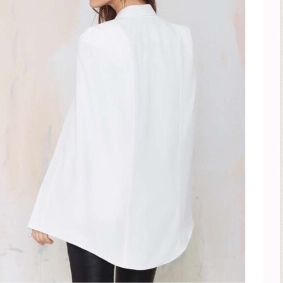 1️⃣8️⃣ ivory cape - Picture 2 of 4