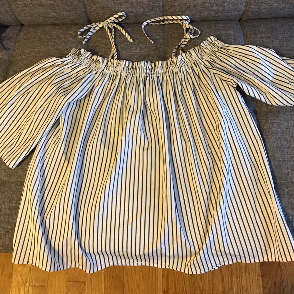 Francesca's collection off the shoulder top