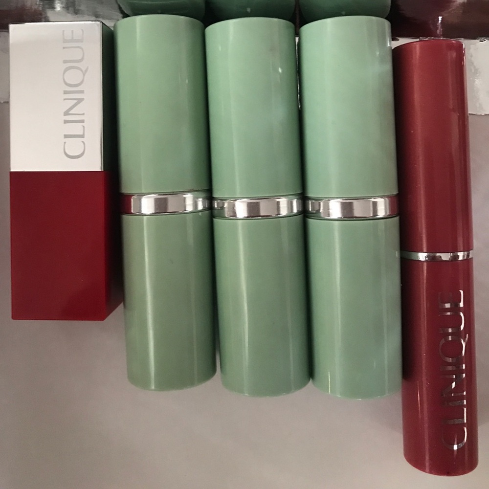 ALL NEW!! Clinique lipstick Set!!