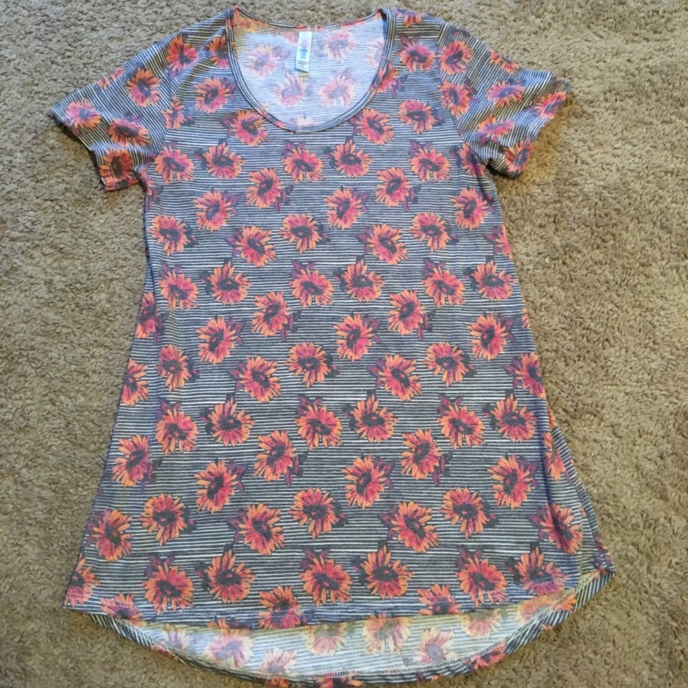 LulaRoe Classic, stripes wi/ sunflowers/Daisies SM