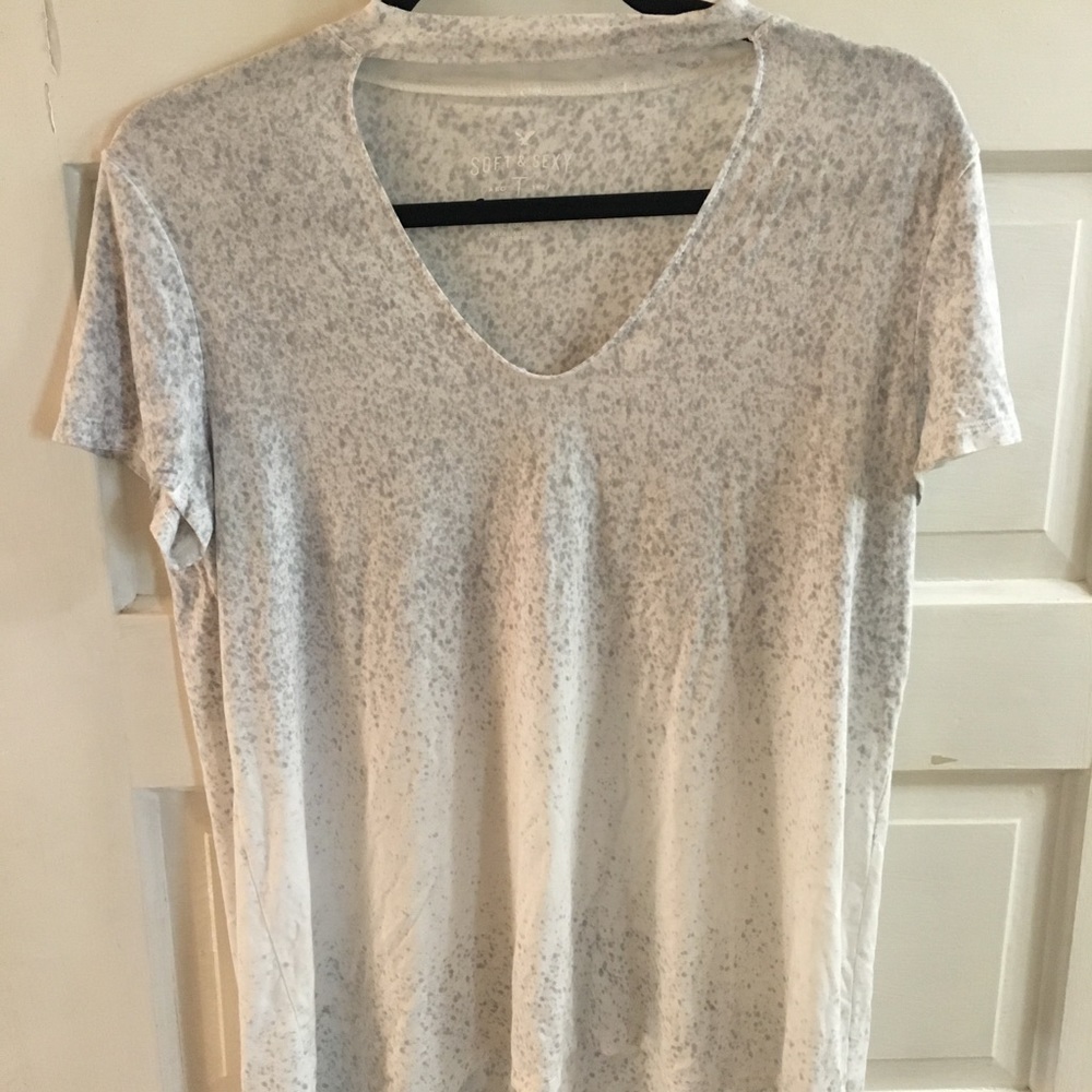 White and grey American eagle t shirt