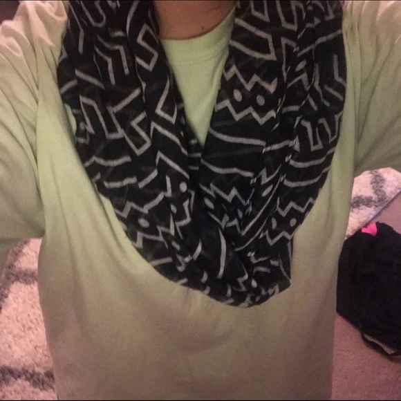 Infinity scarf - Picture 2 of 2