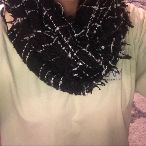 Infinity scarf - Picture 2 of 3
