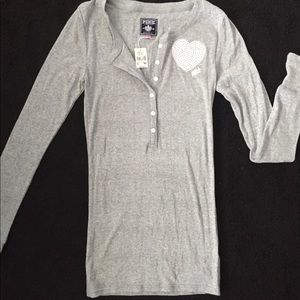 NWT VS PINK Gray Sparkle Heart T-shirt Size S