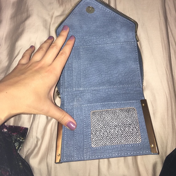 Clutch/Wallet - Picture 2 of 3