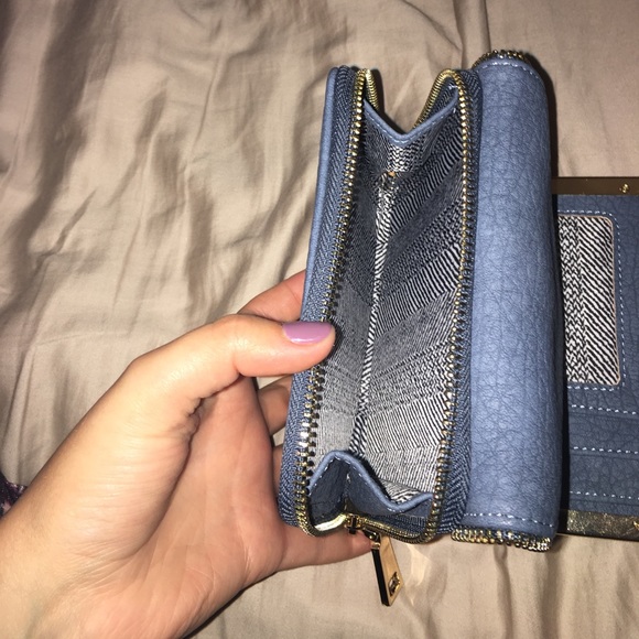Clutch/Wallet - Picture 3 of 3